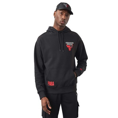 NEW ERA CHICAGO BULLS HALF LOGO OVERSIZED HOODIE BLACK