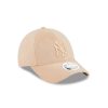 NEW ERA WMNS VELOUR 9FORTY NEW YORK YANKEES LIGHT BEIGE