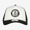 NEW ERA BROOKLYN NETS TEAM COLOUR BLCK TRUCKER WHITE