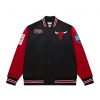 Mitchell & Ness NBA Primetime Heavyweight Satin Jacket Vintage Logo Chicago Bulls Black L